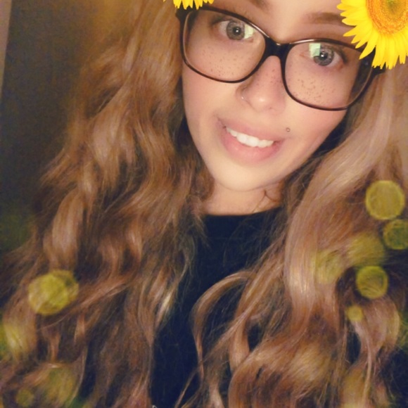 Meet your Posher, Cecilia - Picture 1 of 1